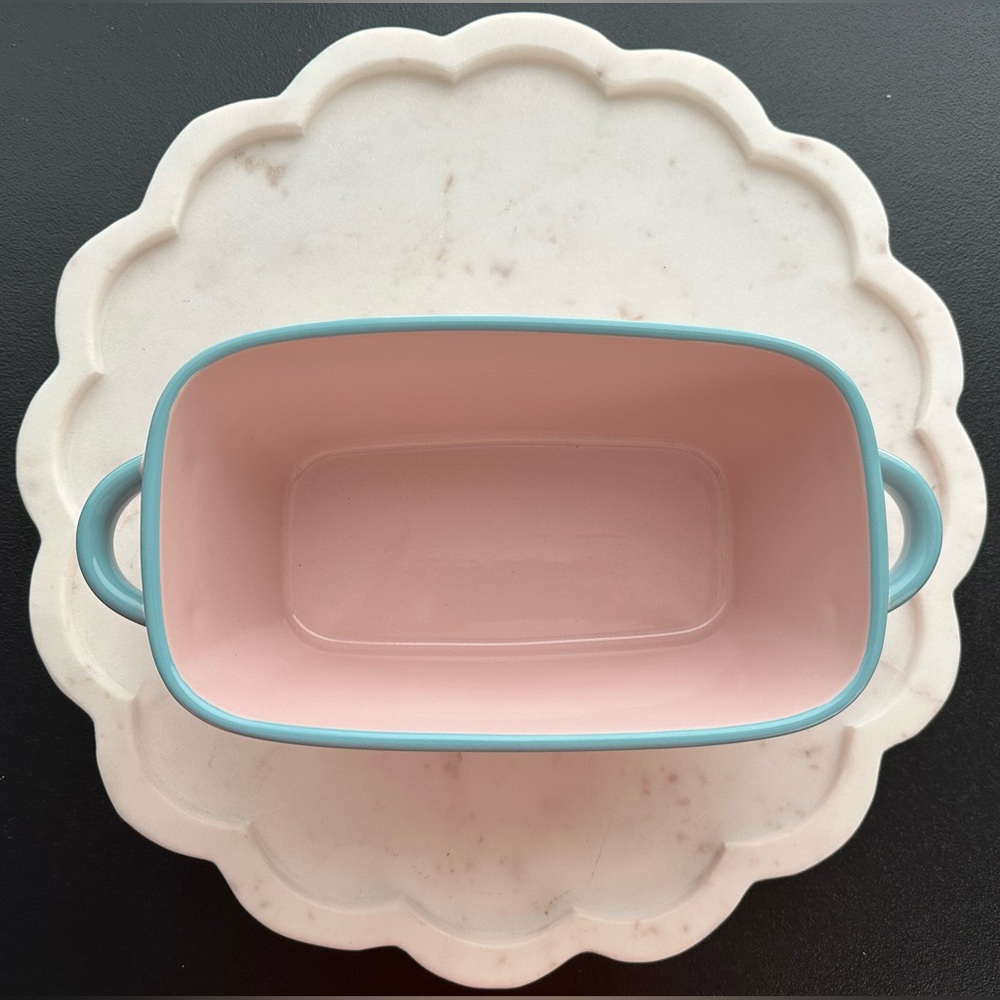 Hello Kitty Holiday Ceramic Bakeware - Picture 2 of 3